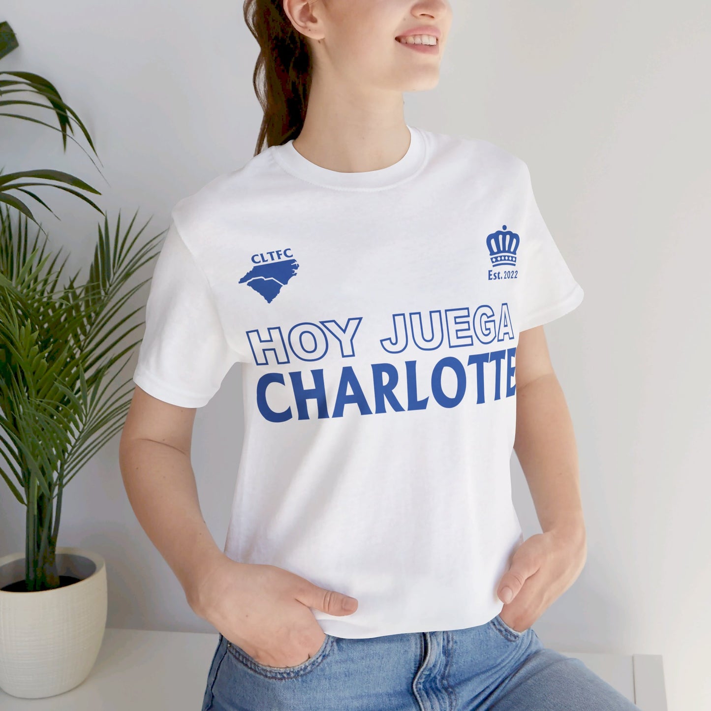 Hoy Juega Charlotte Unisex Sleeve Tee